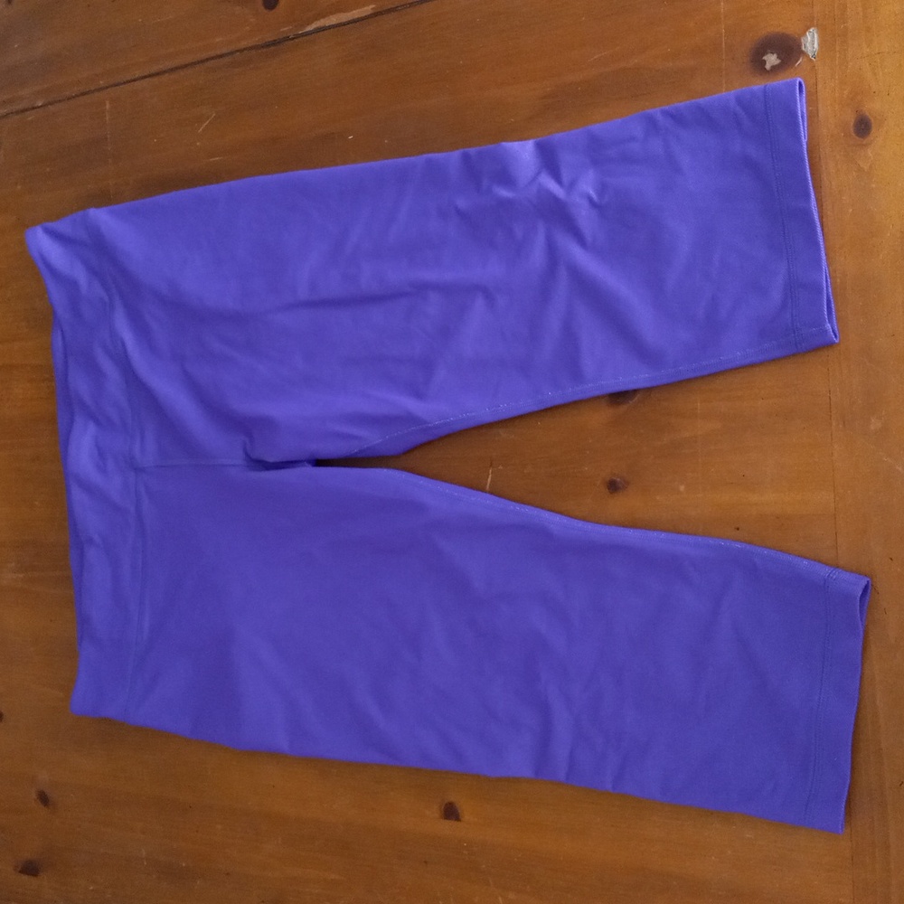 Womans Under Armour Capri Active Pants and Reebok Top XL Lot